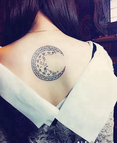 女生个性月亮纹身图片