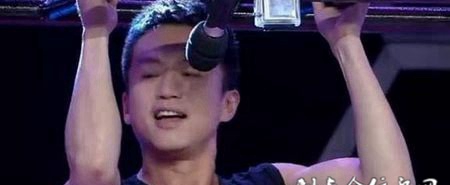 邓超手臂字母纹身图片