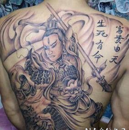 满背二郎神纹身图片尽显霸气