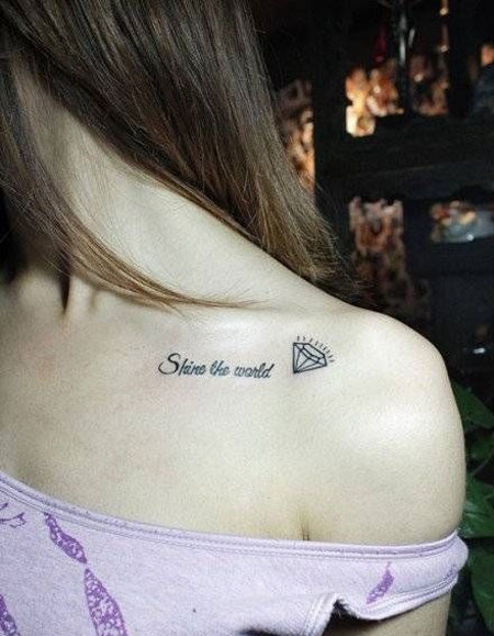 女生锁骨性感的英文钻石纹身图片