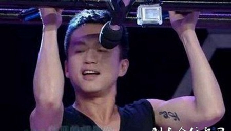 邓超手臂纹身英文小图案