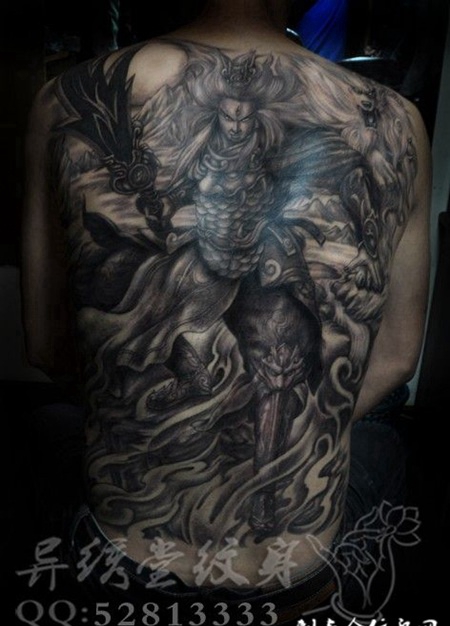 满背二郎神纹身霸气十足