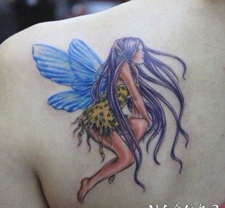 肩部彩色的精灵纹身图案