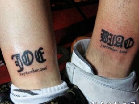 情侣脚部简单英文小纹身图案