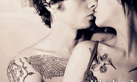 欧美情侣胸前翅膀蜂鸟纹身图案