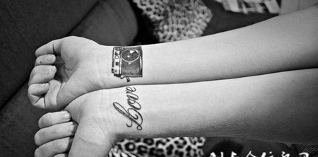 手腕相机纹身图案