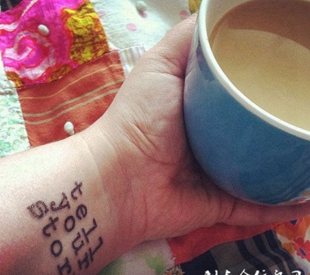 个性女生手腕英文纹身图片