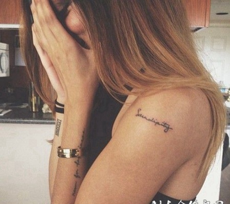 女生大臂个性英文纹身图案