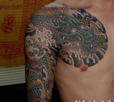 男士经典前胸半甲纹身图案