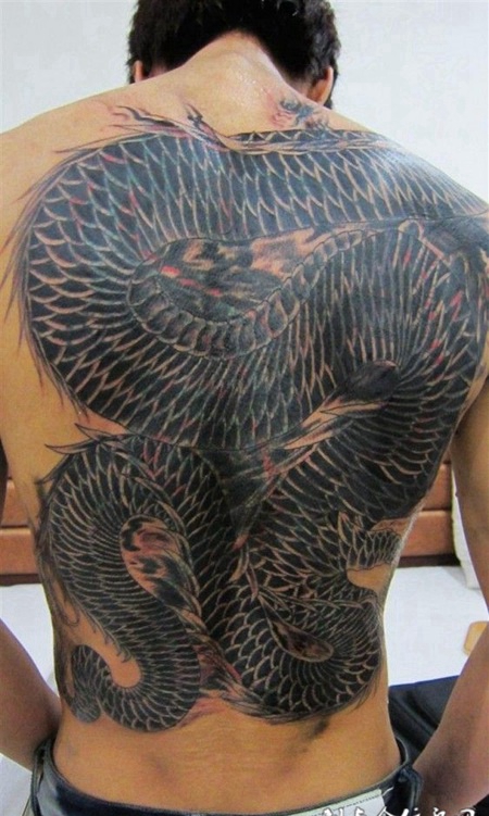 男生背部图腾龙纹身图案大全