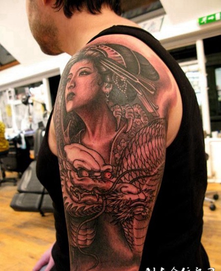 日本美女与手臂图腾龙纹身图案大全