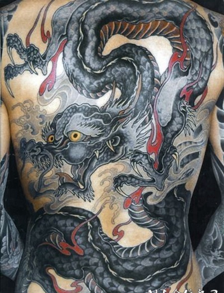 有颜色的满背龙纹身图案大全
