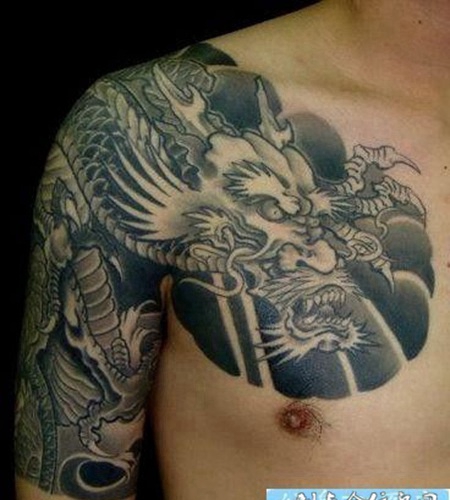 时尚黑白图腾半甲披肩龙纹身图案大全