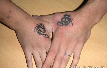 情侣手部d龙纹身图案大全