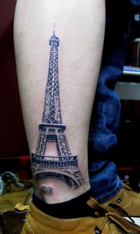 小腿上的埃菲尔铁塔纹身图案
