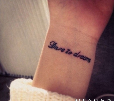 女生手腕唯美英文纹身小图案大全