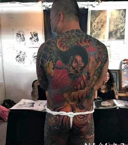 霸气日式大满背钟馗纹身图案