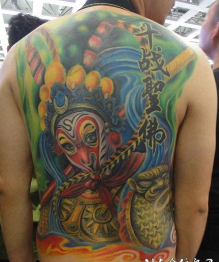 带颜色的斗战胜佛后背纹身图片大全