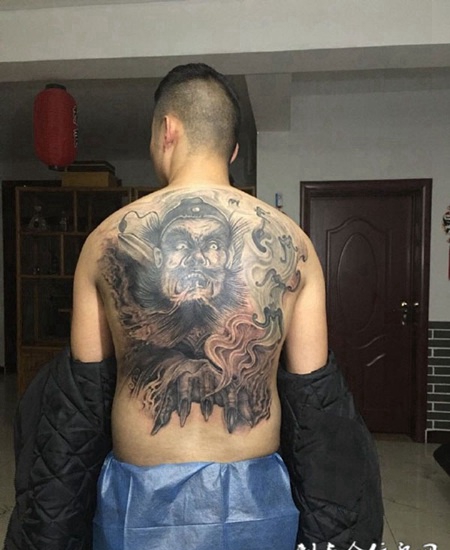 霸气钟馗满背纹身效果图展示