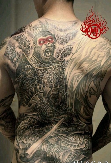 黑白手绘满背斗战胜佛纹身图片欣赏