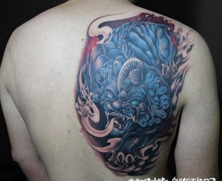 男士后肩独角貔貅纹身图案欣赏