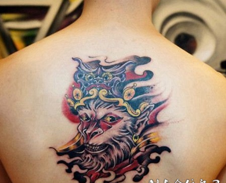 男士彩色背部斗战胜佛纹身图案大全