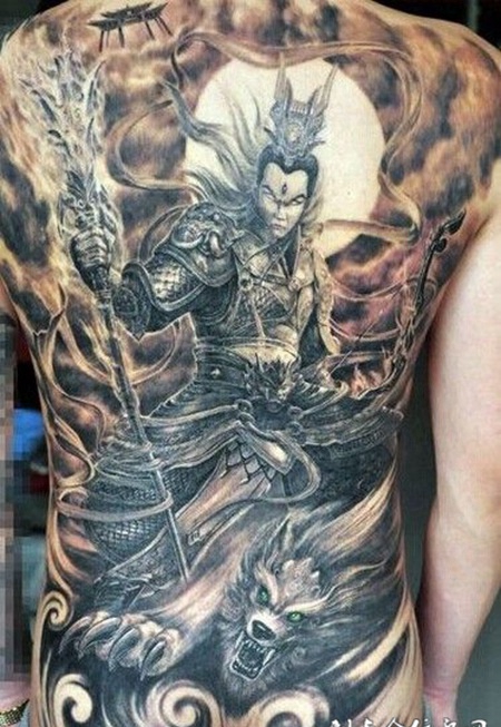 男生满背二郎神纹身图片欣赏