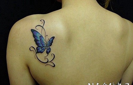 女生后肩蝴蝶艺术纹身图案效果图