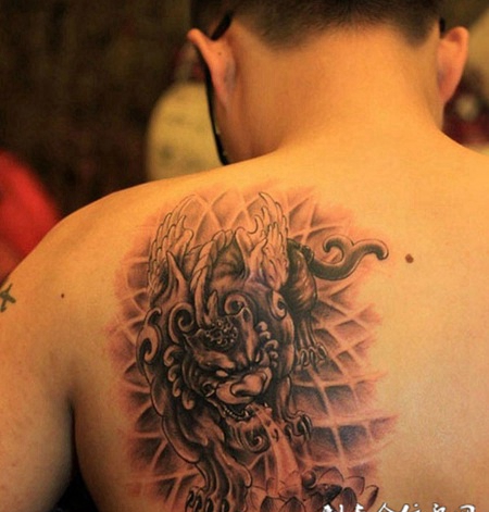 男士后肩经典貔貅纹身霸气生动