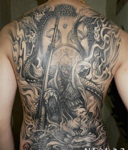 满背孙悟空斗战胜佛纹身图案大全