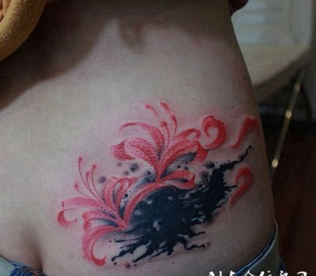 女性臀部好看的彼岸花纹身图案大全