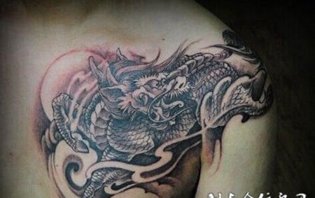 日式半甲图腾麒麟纹身图片大全