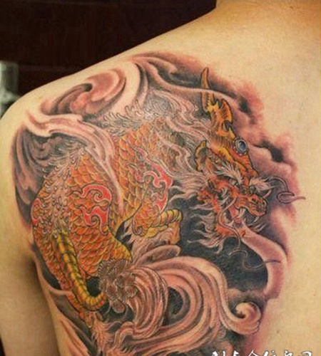 男生个性彩色麒麟纹身图片欣赏