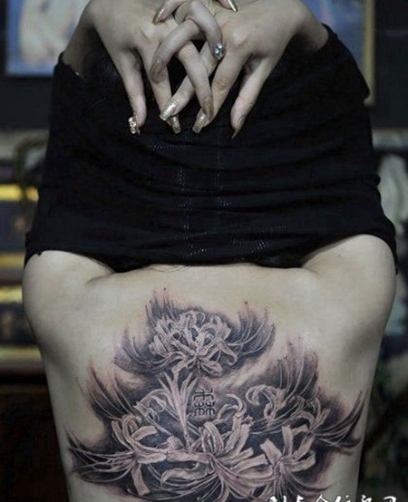 女生性感后背彼岸花纹身图案大全