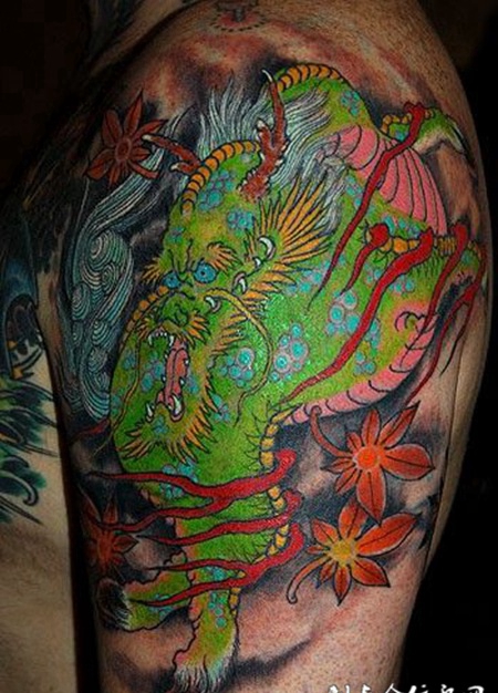 中国帅气男生彩色麒麟纹身图片大全