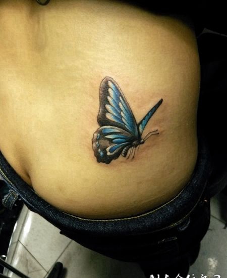 腰部逼真蝴蝶纹身图案作品