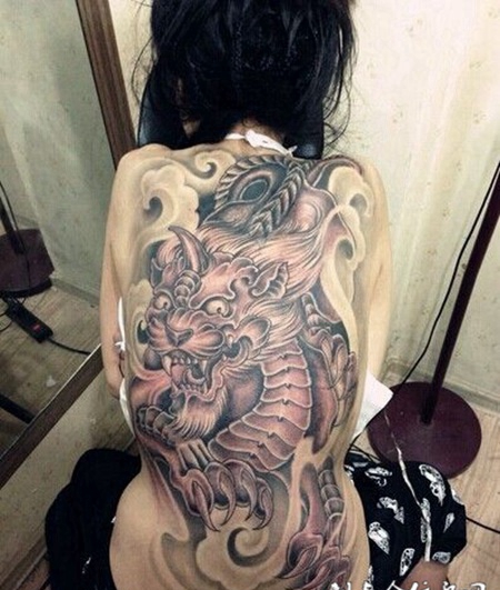 女生大气满背彩色貔貅纹身图案
