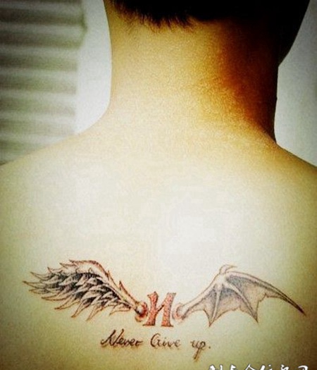 欧美男生后背蝙蝠翅膀纹身图案大全
