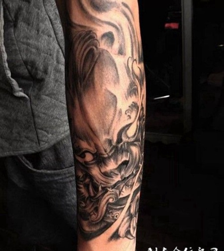 男生小臂斗战胜佛纹身图片欣赏