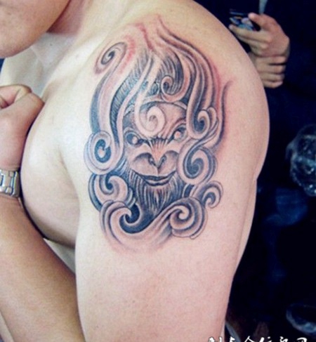 欧美男生斗战胜佛花臂纹身图片欣赏