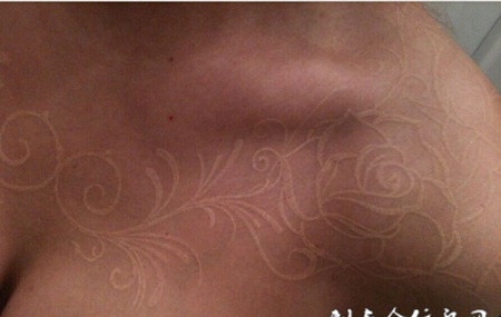 女生锁骨鸽子血花卉纹身效果照片