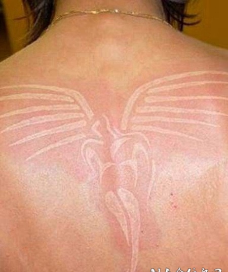 鸽子血背部天使图案纹身效果照片