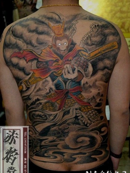 男人霸气的斗战胜佛后背纹身图案