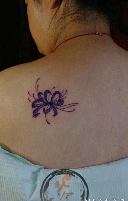 唯美小清新女生彼岸花纹身小图案