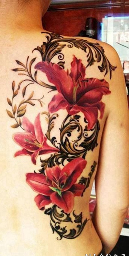 女人唯美背部彼岸花纹身图片大全