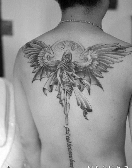 男生后背天使翅膀纹身图案个性十足