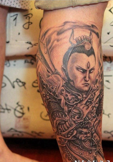 男士腿部经典个性二郎神纹身图案