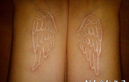 用鸽子血的情侣翅膀纹身图片