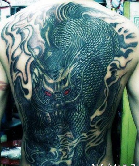 后背麒麟黑白霸气纹身图案大全