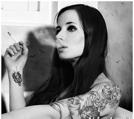 欧美美女手臂麒麟纹身图案时尚个性